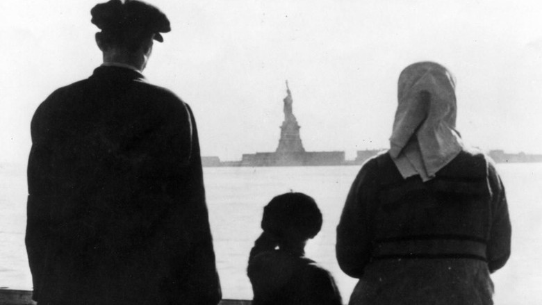 Ellis Island, une histoire du rêve américain still 1