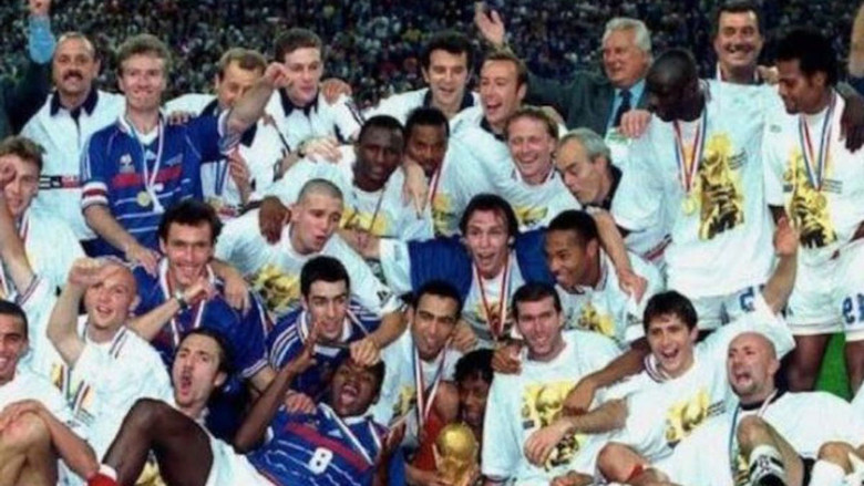 Les yeux dans les Bleus still 2