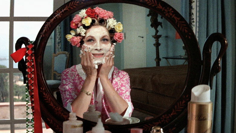 The Gendarme Gets Married still 3