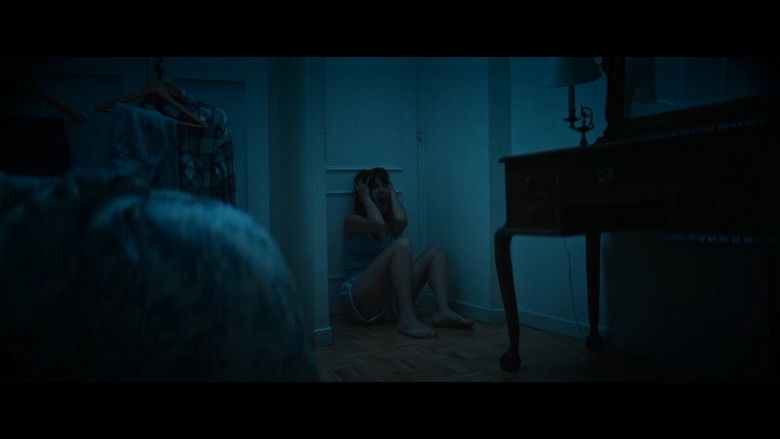 Don't switch on the light still 1