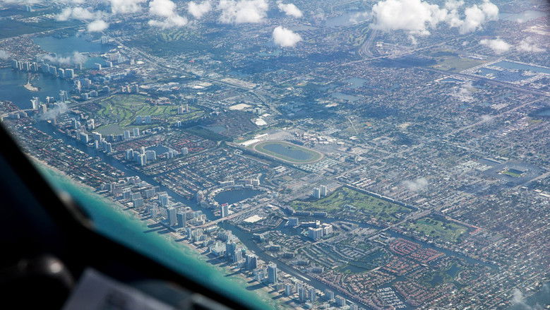 PilotsEYE.tv Miami A330 still 1