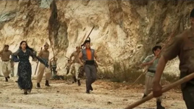 Comic 8 Revolution: Santet K4bin3t still